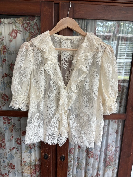 Doen Tops - DOEN Lace Shear Ruffle V-Neck Blouse - Ivory M like new